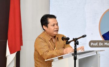 Dua Hari, Satu Ironi